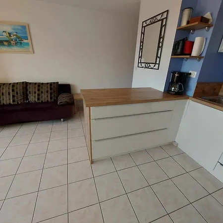 Lumineux 2 Pieces Avec Terrasse, A 50m De La Plage, 6 Couchages, 34300 Agde - Fr-1-423-177